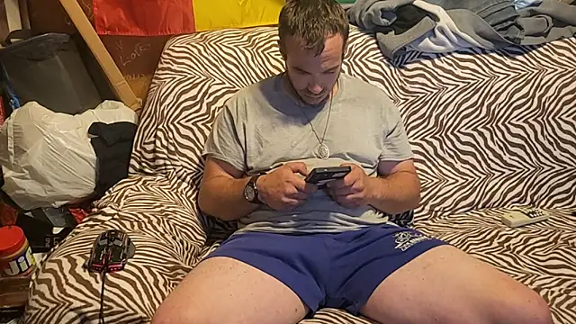 Snapshot of ScubaStevex chatting on June 17, 11:49 pm ScubaStevex online show from June 17, 11:49 pm