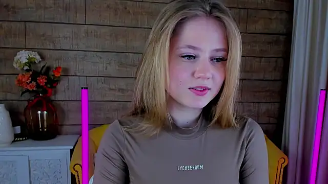 Snapshot of SelinSwarovski chatting on February 22, 10:31 pm SelinSwarovski online show from February 22, 10:31 pm