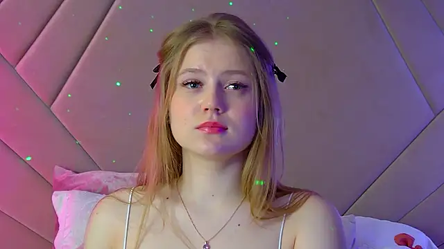 Snapshot of SelinSwarovski chatting on February 28, 11:56 pm SelinSwarovski online show from February 28, 11:56 pm