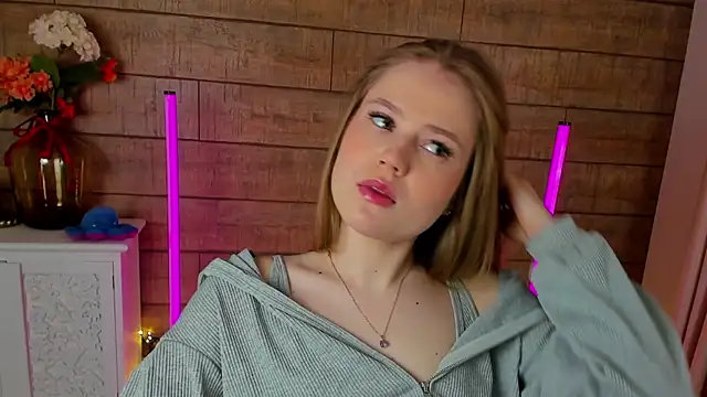 Snapshot of SelinSwarovski chatting on March 2, 4:21 pm SelinSwarovski online show from March 2, 4:21 pm