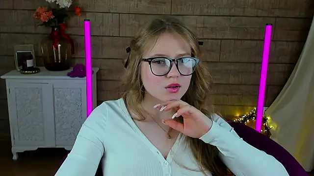 Snapshot of SelinSwarovski chatting on March 9, 1:35 am SelinSwarovski online show from March 9, 1:35 am