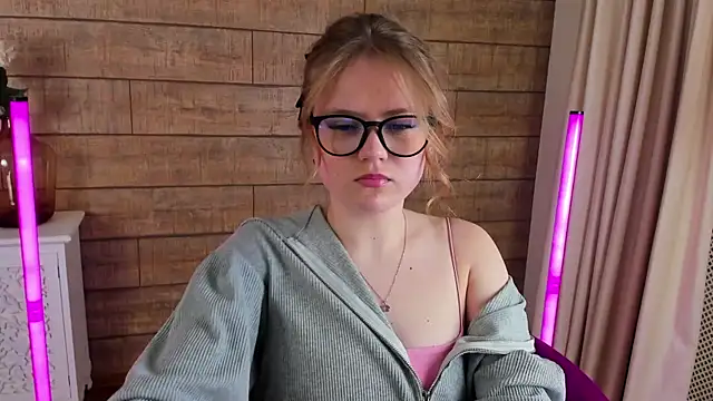 Snapshot of SelinSwarovski chatting on March 14, 3:04 am SelinSwarovski online show from March 14, 3:04 am