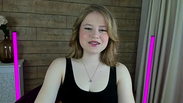 Snapshot of SelinSwarovski chatting on March 14, 4:30 pm SelinSwarovski online show from March 14, 4:30 pm