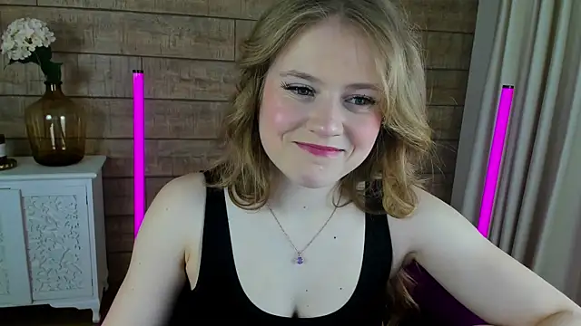 Snapshot of SelinSwarovski chatting on March 14, 7:34 pm SelinSwarovski online show from March 14, 7:34 pm