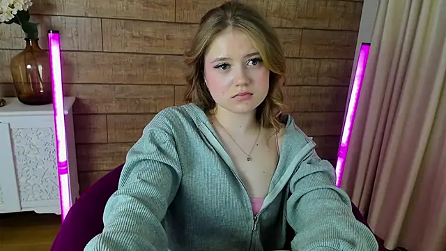 Snapshot of SelinSwarovski chatting on March 15, 2:03 am SelinSwarovski online show from March 15, 2:03 am