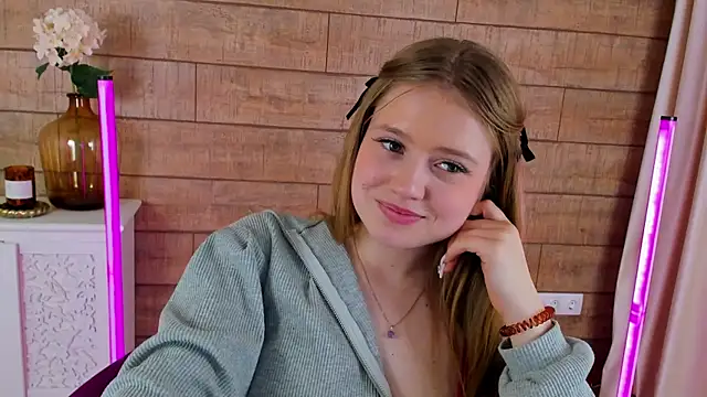 Snapshot of SelinSwarovski chatting on March 18, 3:20 am SelinSwarovski online show from March 18, 3:20 am