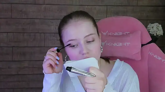 Snapshot of SelinSwarovski chatting on September 15, 5:35 pm SelinSwarovski online show from September 15, 5:35 pm