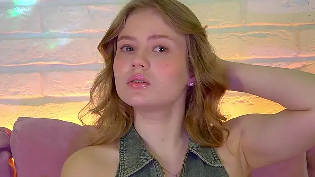 Snapshot of SelinSwarovski chatting on November 15, 4:25 pm SelinSwarovski online show from November 15, 4:25 pm