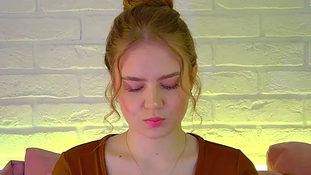 SelinSwarovski online show from February 22, 4:49 pm