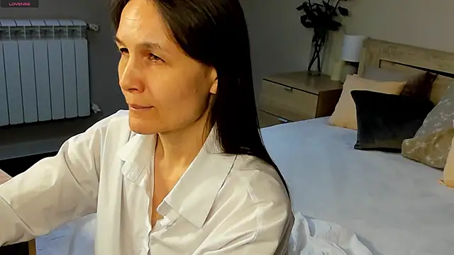 Lillian White online show from February 8, 7:04 am