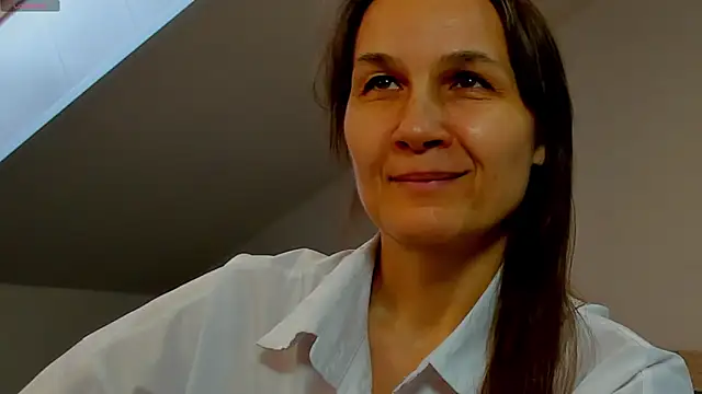 Lillian White online show from February 13, 7:13 am