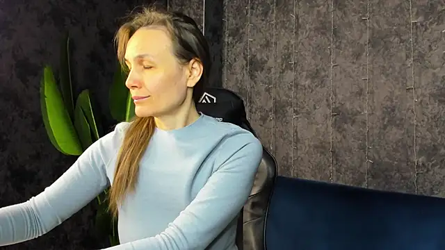 Lillian White online show from April 17, 12:57 am