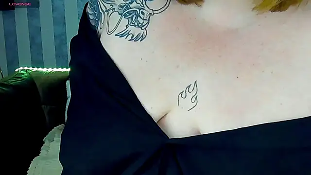 ZaraReignn online show from December 27, 3:42 am