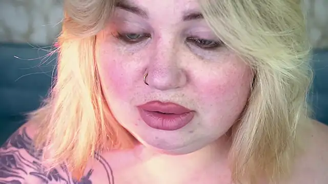 ZaraReignn online show from April 5, 8:28 pm