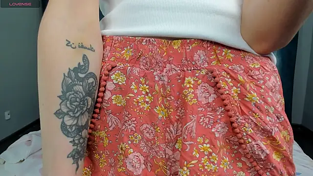 Snapshot of MayBennett chatting on December 30, 9:19 pm MayBennett online show from December 30, 9:19 pm