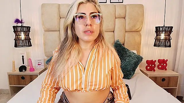 AdharaSmithh online show from March 3, 5:18 pm