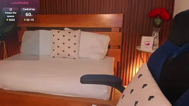 Snapshot of elissa_iris chatting on January 18, 10:17 pm elissa iris online show from January 18, 10:17 pm