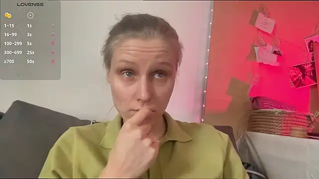 KatiKate online show from March 31, 1:33 pm