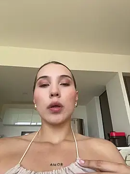 SophieRaily  online show from October 29, 7:04 pm