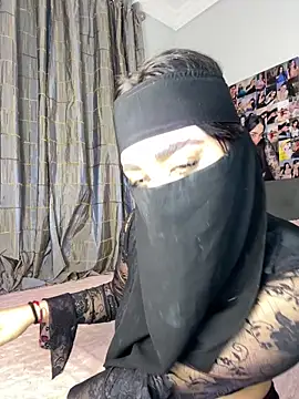 Snapshot of Meryem_Queen chatting on February 3, 11:32 pm Meryem Queen online show from February 3, 11:32 pm