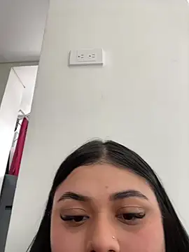 alissonfernandez  online show from February 1, 5:16 pm