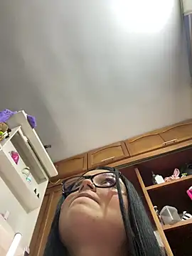 alissonfernandez  online show from January 17, 10:35 pm