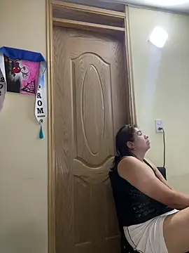 alissonfernandez  online show from April 4, 9:34 pm