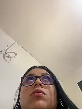 alissonfernandez  online show from May 22, 4:23 pm