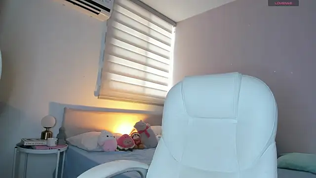 Ninamirley online show from February 19, 7:54 pm