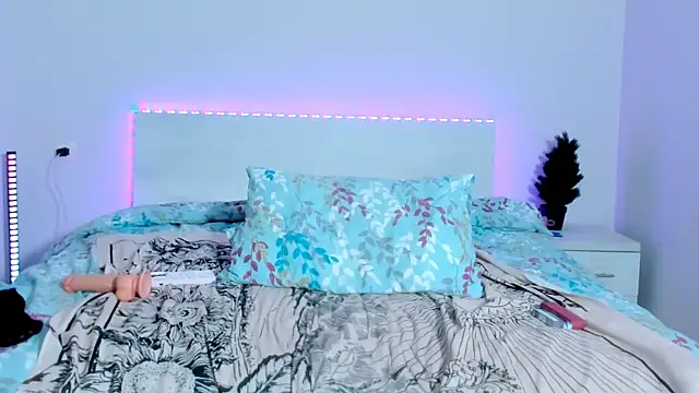 Snapshot of Shadow_Strik chatting on December 30, 7:11 pm Shadow Strik online show from December 30, 7:11 pm