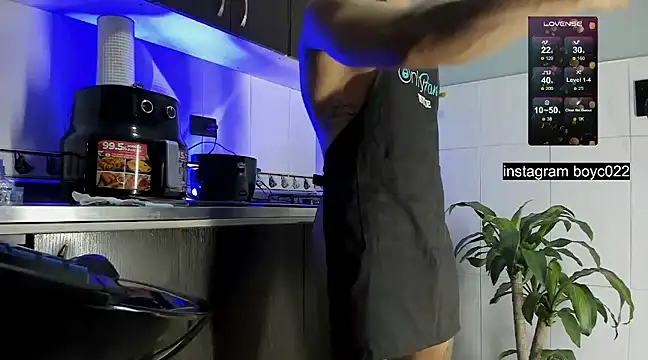 boyc022  online show from February 18, 8:03 pm