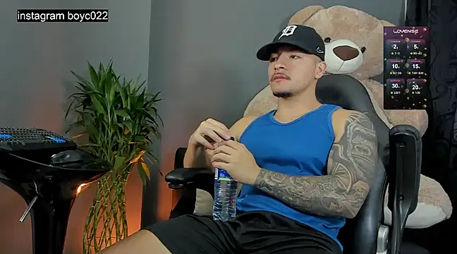 boyc022  online show from February 25, 11:44 pm