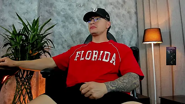 boyc022  online show from September 21, 11:50 pm