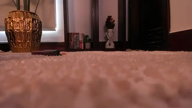 LunaMystyque online show from April 8, 7:14 pm