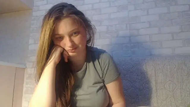 Snapshot of kila_lo chatting on January 12, 11:43 pm kila lo online show from January 12, 11:43 pm