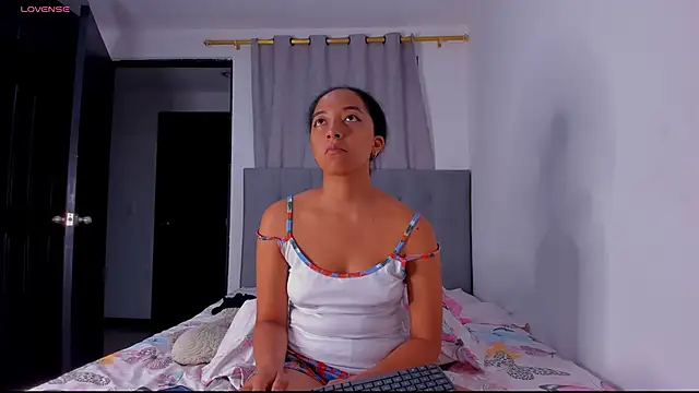 NAHOMI MILLER online show from March 7, 4:35 am