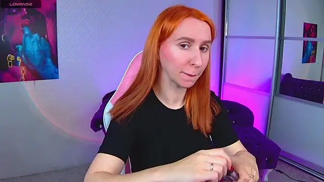 Snapshot of AliceBYKiss chatting on December 22, 1:22 pm AliceBYKiss online show from December 22, 1:22 pm