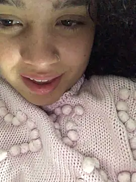 Snapshot of Julieta_333 chatting on March 18, 6:46 am Julieta 333 online show from March 18, 6:46 am