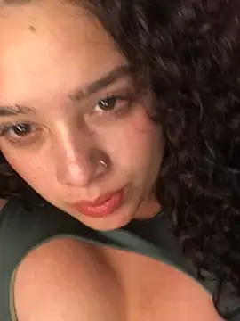 Snapshot of Julieta_333 chatting on March 20, 5:57 am Julieta 333 online show from March 20, 5:57 am