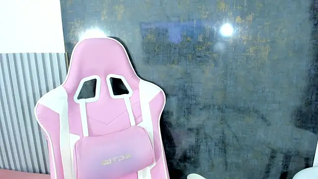 Snapshot of lana_boomer chatting on September 9, 8:19 pm lana boomer online show from September 9, 8:19 pm