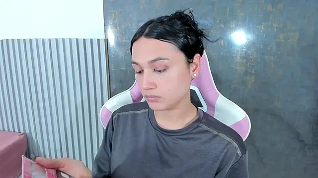 Snapshot of lana_boomer chatting on December 2, 8:37 pm lana boomer online show from December 2, 8:37 pm