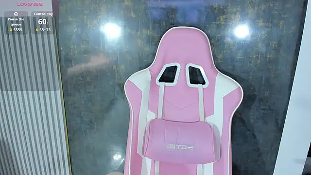 lana boomer online show from April 4, 7:33 pm