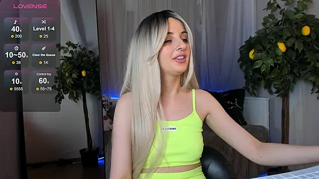 Snapshot of Katty_Lights chatting on February 28, 10:39 pm Katty Lights online show from February 28, 10:39 pm