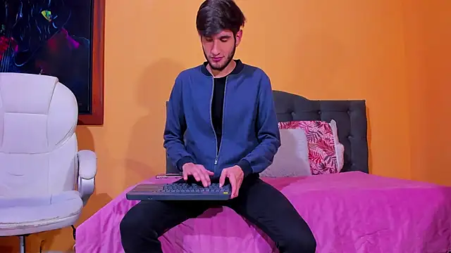 Snapshot of Thhiago_tay chatting on December 7, 12:56 pm Thhiago tay online show from December 7, 12:56 pm