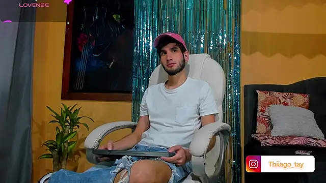 Snapshot of Thhiago_tay chatting on December 8, 8:15 pm Thhiago tay online show from December 8, 8:15 pm