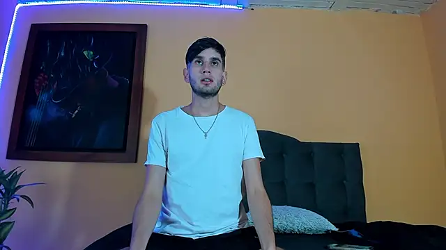 Snapshot of Thhiago_tay chatting on December 11, 8:39 pm Thhiago tay online show from December 11, 8:39 pm