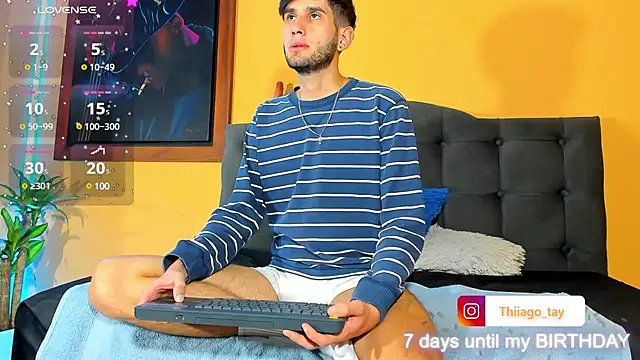 Snapshot of Thhiago_tay chatting on December 18, 8:36 pm Thhiago tay online show from December 18, 8:36 pm