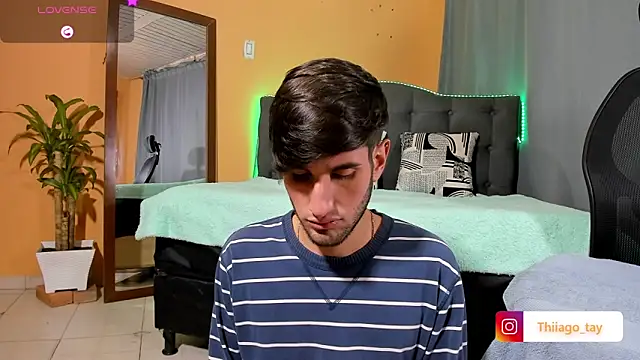 Snapshot of Thhiago_tay chatting on March 14, 11:12 am Thhiago tay online show from March 14, 11:12 am