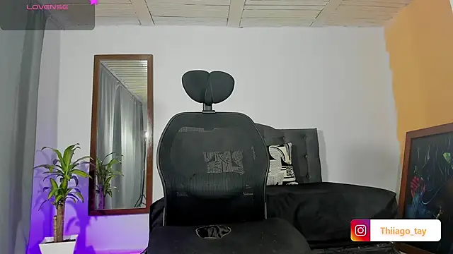 Snapshot of Thhiago_tay chatting on March 15, 3:51 am Thhiago tay online show from March 15, 3:51 am