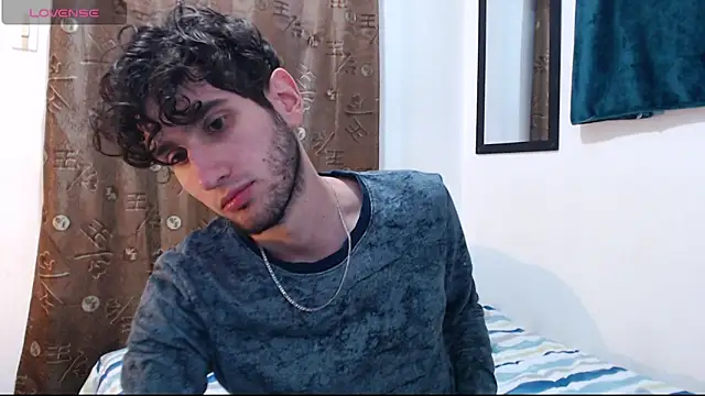 Snapshot of Thhiago_tay chatting on September 24, 1:03 pm Thhiago tay online show from September 24, 1:03 pm